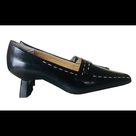 NEW! Black Leather Slip on Low Heels Shoes Size 5M - Picture 1 of 5